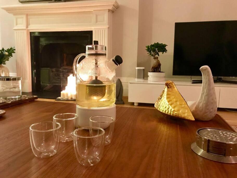 Stunning 2 Bed/2Bath Flat In Heart Of Kensington Lejlighed London Eksteriør billede