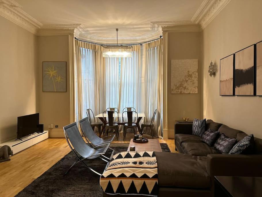 Stunning 2 Bed/2Bath Flat In Heart Of Kensington Lejlighed London Eksteriør billede