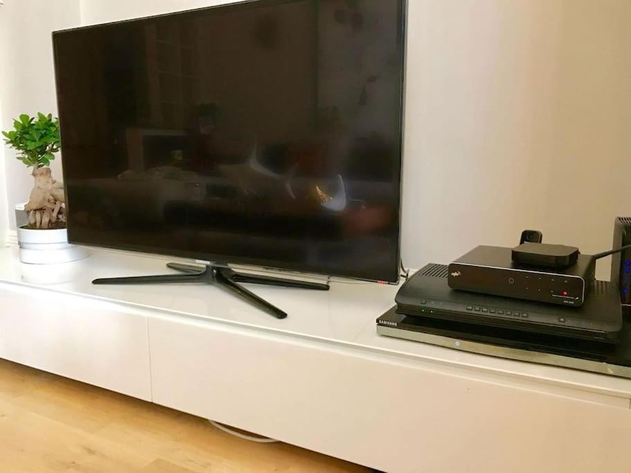 Stunning 2 Bed/2Bath Flat In Heart Of Kensington Lejlighed London Eksteriør billede