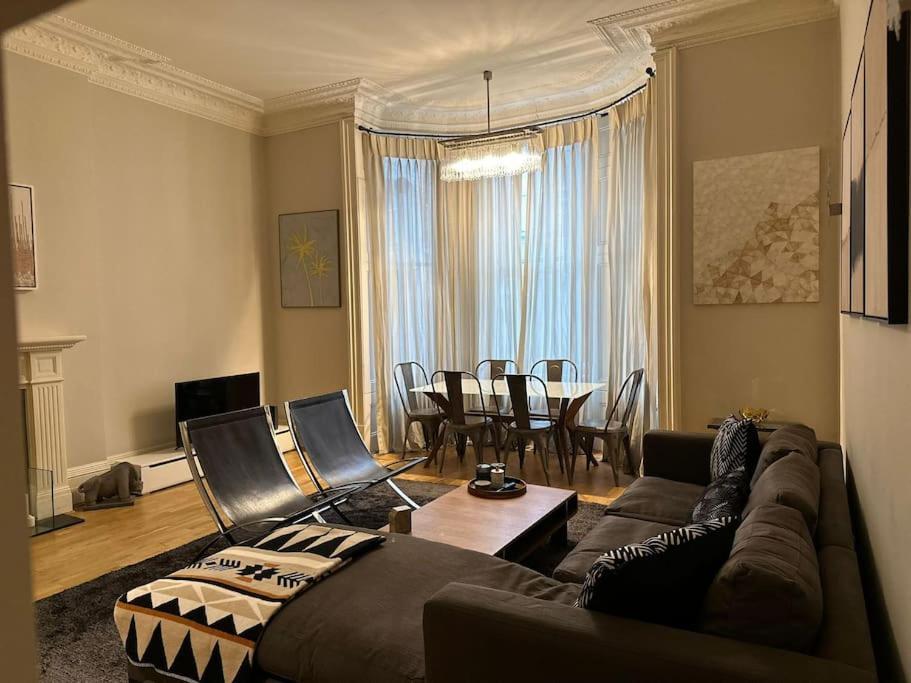 Stunning 2 Bed/2Bath Flat In Heart Of Kensington Lejlighed London Eksteriør billede